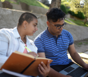 personas computadora buscar trabajo