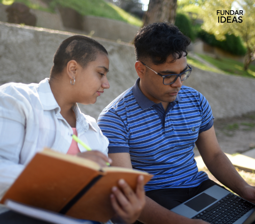 personas computadora buscar trabajo